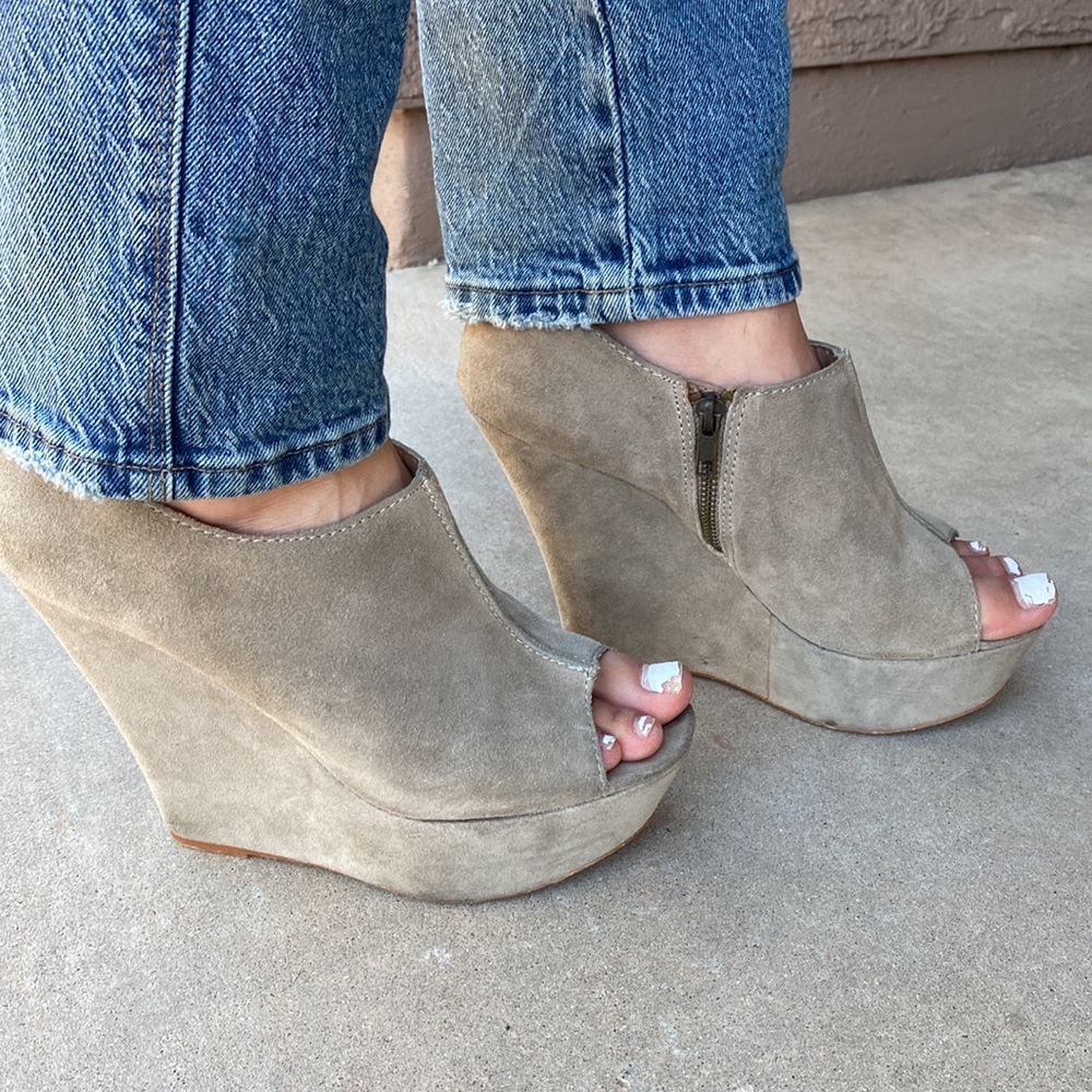 Steve Madden suede taupe platform shoes - Picture 3 of 7